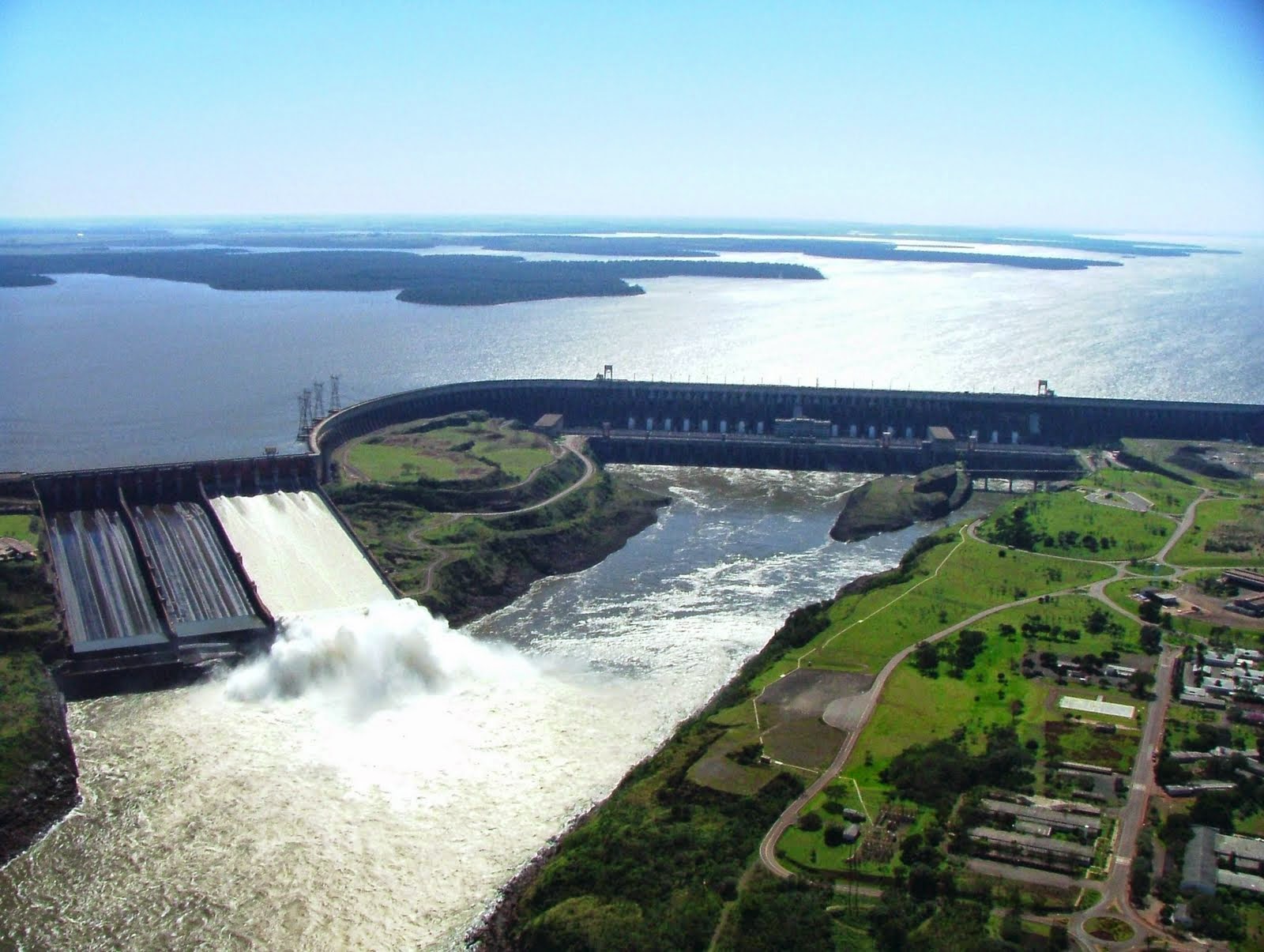 Городов сибири построена крупная гэс. Итайпу Бразилия ГЭС. Плотина Итайпу (Itaipu dam), Бразилия/Парагвай. Плотина Итайпу в Бразилии. ГЭС «Итайпу», Бразилия и Парагвай.